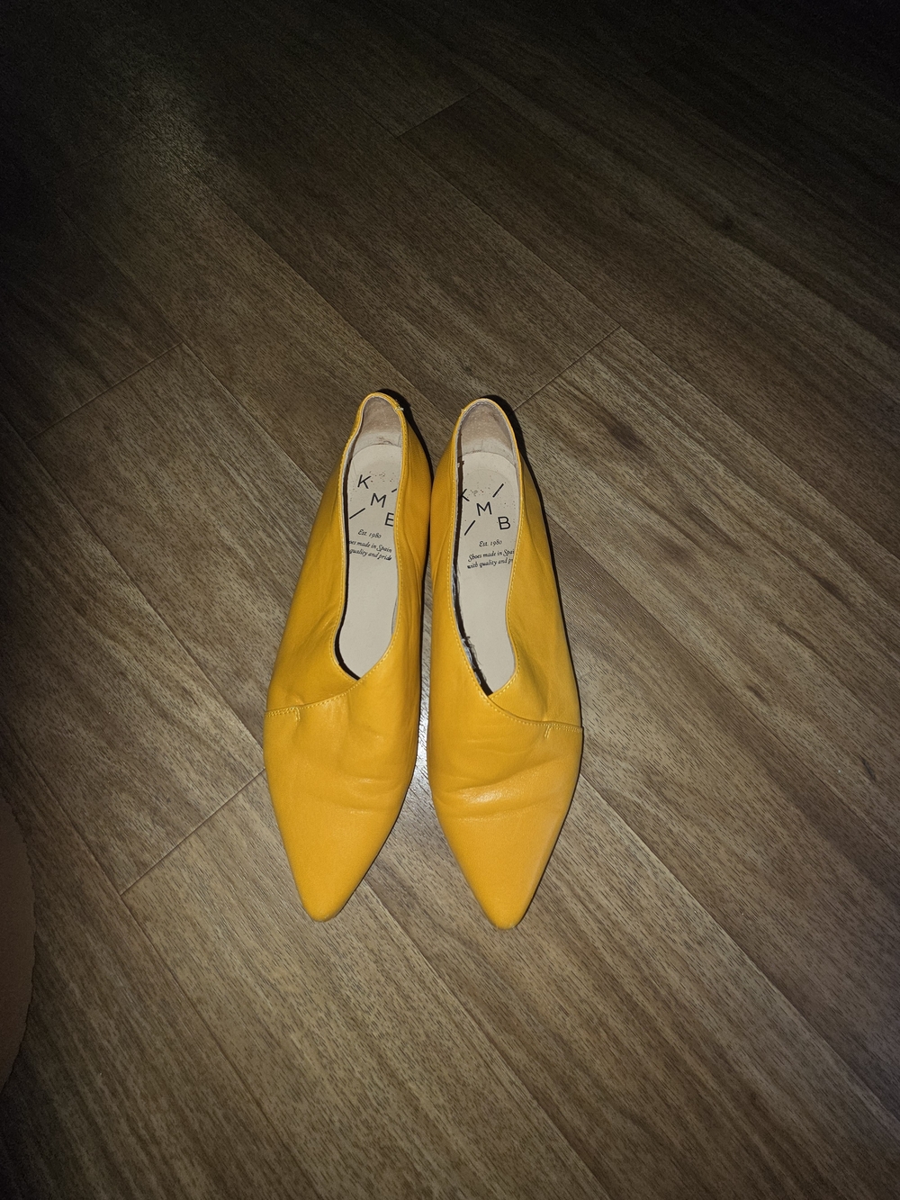 Pointed Toe Yellow Leather Women's Flats size 38